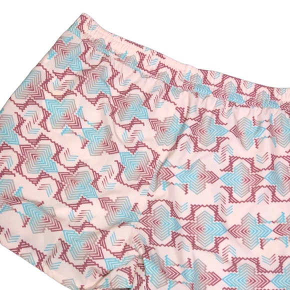 LIV OUTDOOR Minerva Printed Pale Dogwood Geo Pull-On Active Shorts Size Medium - Picture 3 of 15